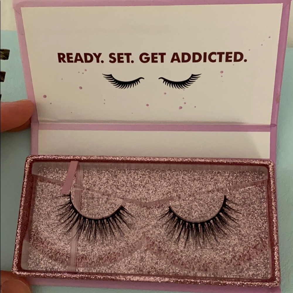 Lashes - Picture 3 of 3